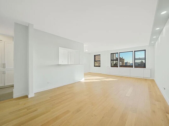 Photo - 460 E 79th St