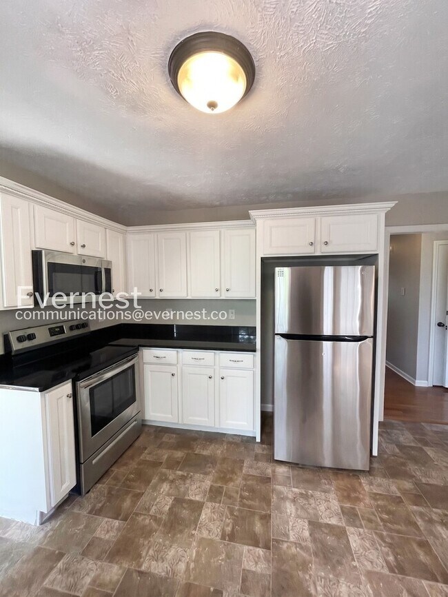 Photo - 1504 Apache Way
