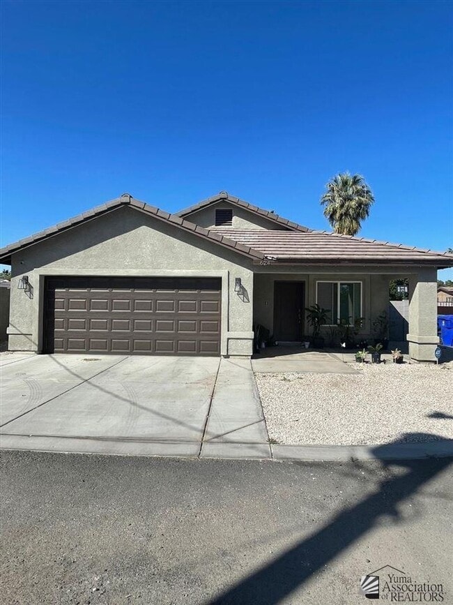 Comfortable 4BR/2BA Home with Yard & Parki... - Comfortable 4BR/2BA Home with Yard & Parki...