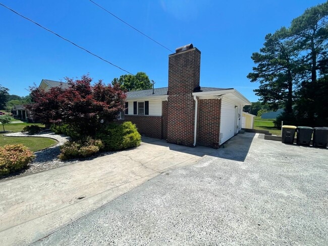 Photo - 51 Lyons Dr NW