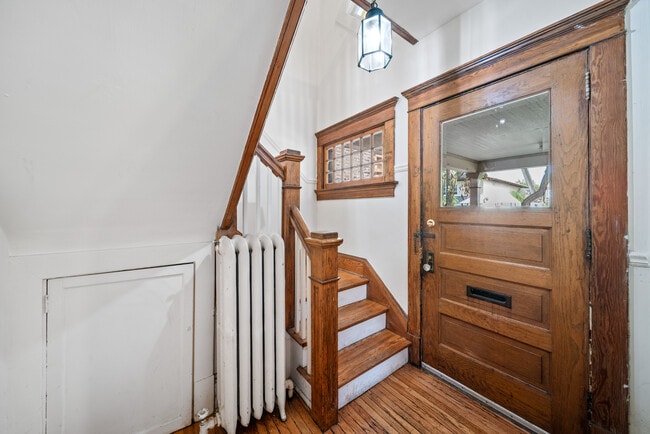 Photo - 831 Hamlin St