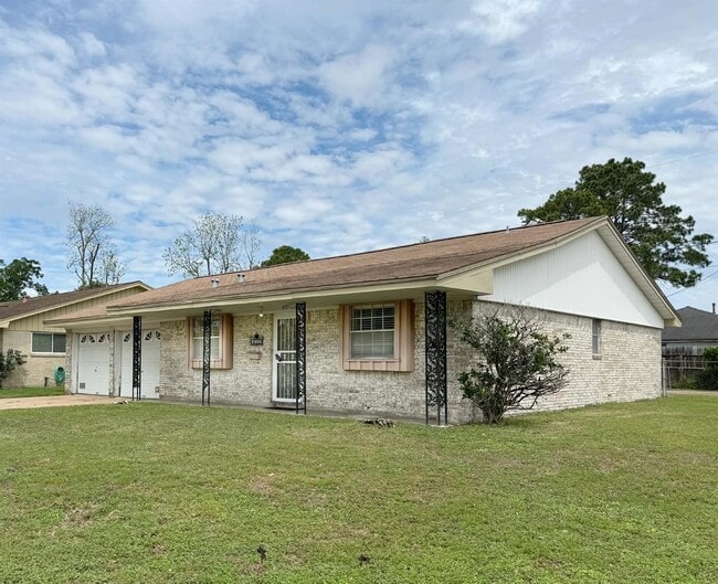 Building Photo - 6002 De Milo Dr