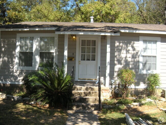 Building Photo - CUTEST COTTAGE IN ROSEDALE - 2BD 1BA $2100 Rental