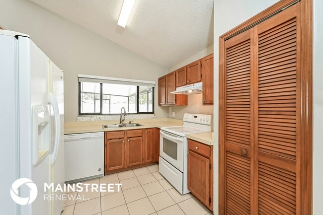 Photo - 267 Lakebreeze Cir