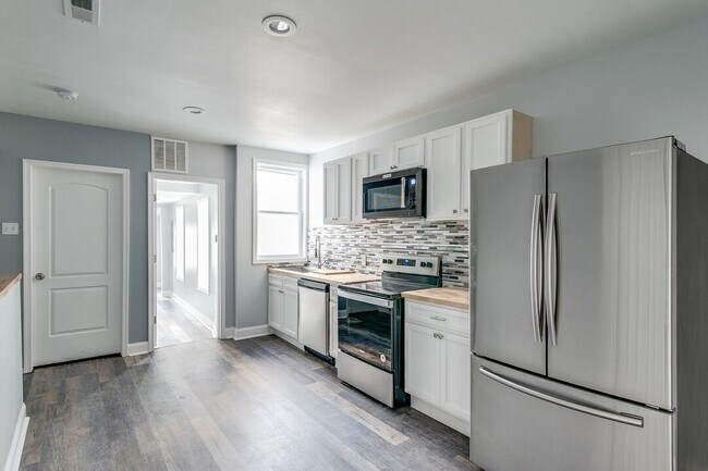 Photo - 731 N Chester St Townhome