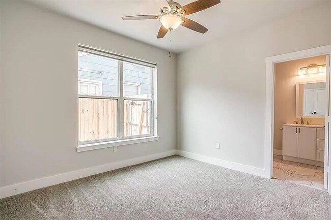 Photo - 2305 Benbrook Blvd