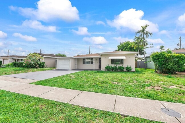 Building Photo - Spacious 3BD/2BA Home