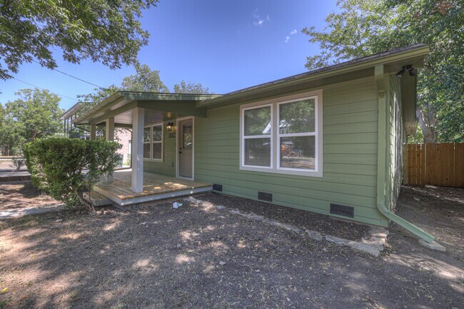 Photo - 1017 W Martin Luther King Dr