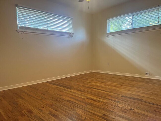 Photo - 907 Possum Trot St