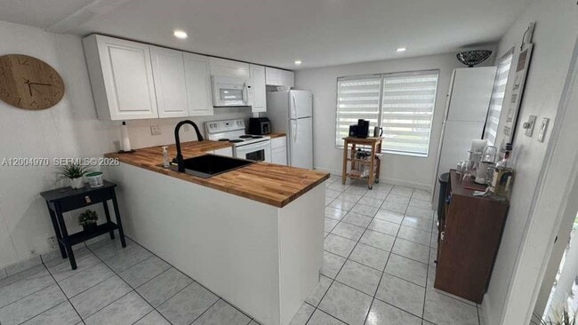 Photo - 219 W Lake Dr