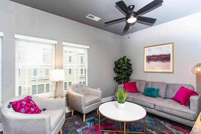 1BR, 1BA - 636-914 SF