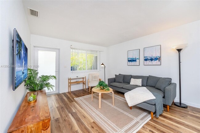 Building Photo - 3100 Naomi St Unit 3100