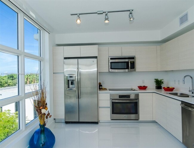 Building Photo - 4250 Biscayne Blvd Unit 510