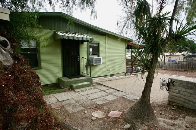 Building Photo - Available now! 2ba 1 ba single story home.