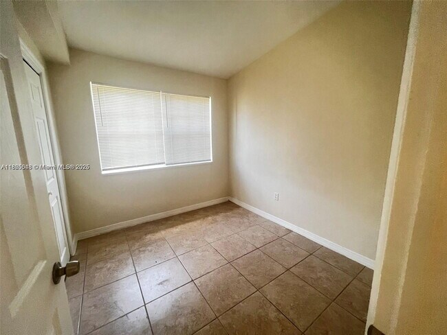 Photo - 3350 SW 37th St