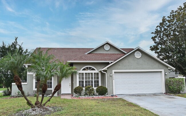Photo - 1,850 Sq Ft 3-Bed, 2-Bath Orlando Home – Lawn Care Included & Fully Updated!