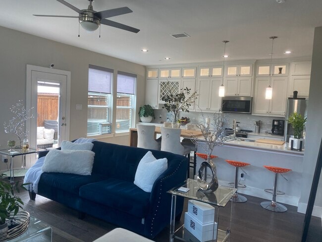 Photo - 2129 Lovedale Ave