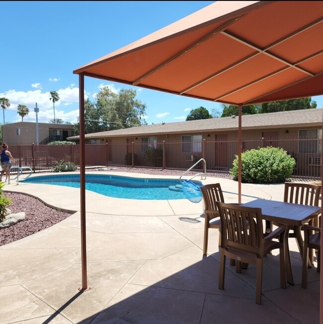 Piscina Ramada - Catalina Country Studio Apartments