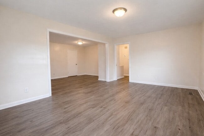 Photo - 1205 Broadus Ave SE