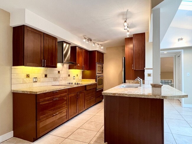 Photo - 10340 Fischer Pl NE