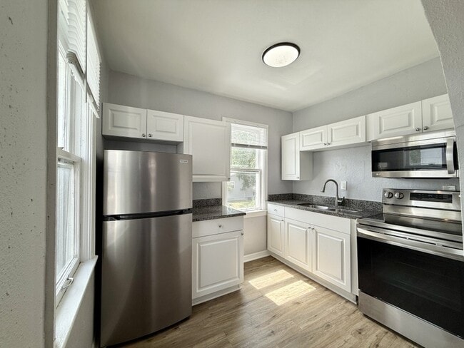 Photo - 711 18th Ave S