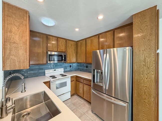 Photo - Nice 2B/2BA w/ Private Patio, A/C, Washer/...