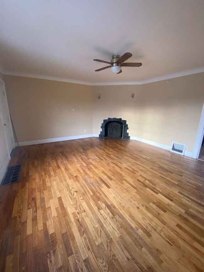 Photo - L205 Unit 205 1/2