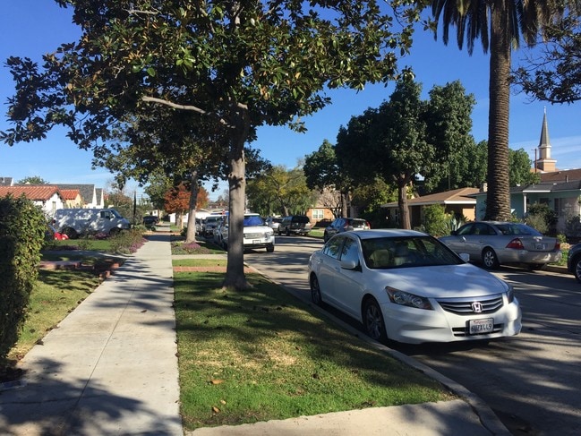 Quiet Street - 3735 Cerritos Ave