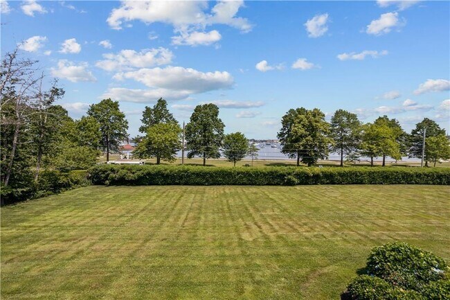 1 Harbor View Dr