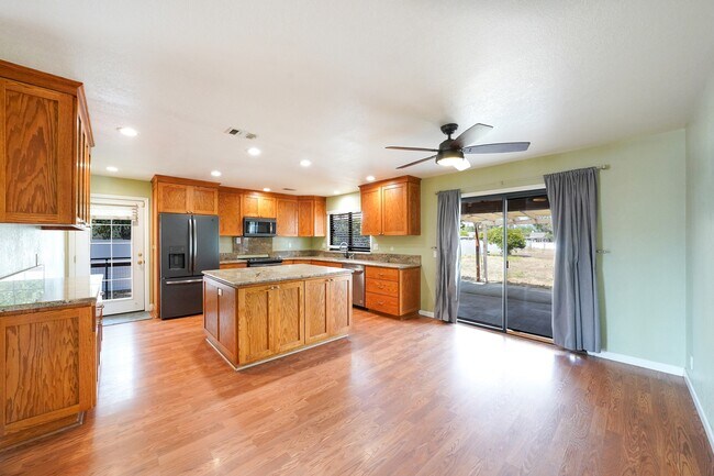 Photo - 1465 Barnett Rd