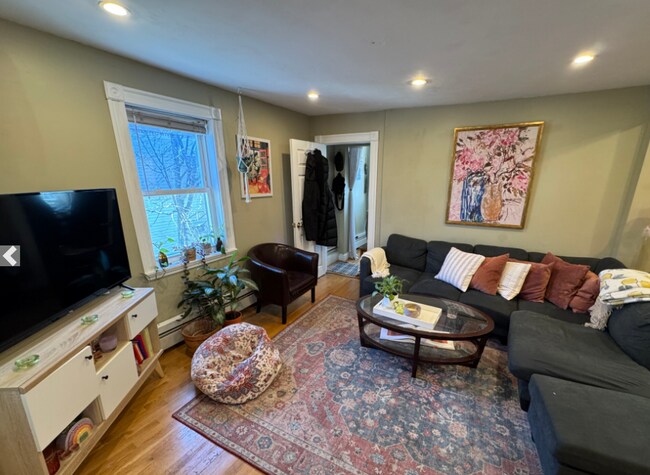 Building Photo - 735 Somerville Ave Unit 3