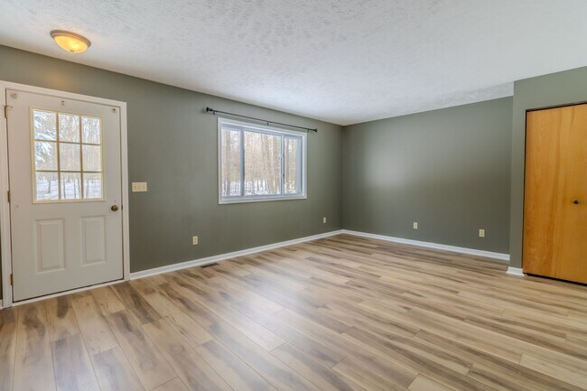 Photo - Woodsy Retreat in Lake Ann