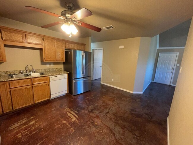 Photo - 104 W FM 2410 Rd