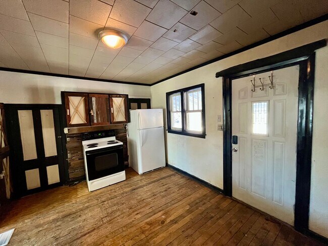 Photo - 602 N Genesee St Unit Lower