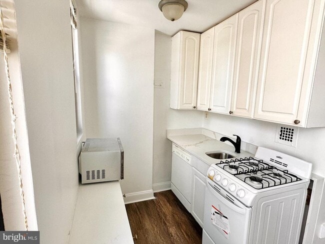 Building Photo - 1021 Arlington Blvd Unit 610