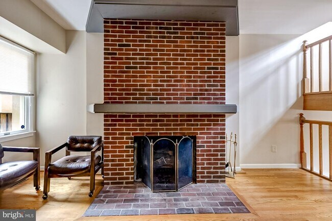 Photo - 13 E Henrietta St