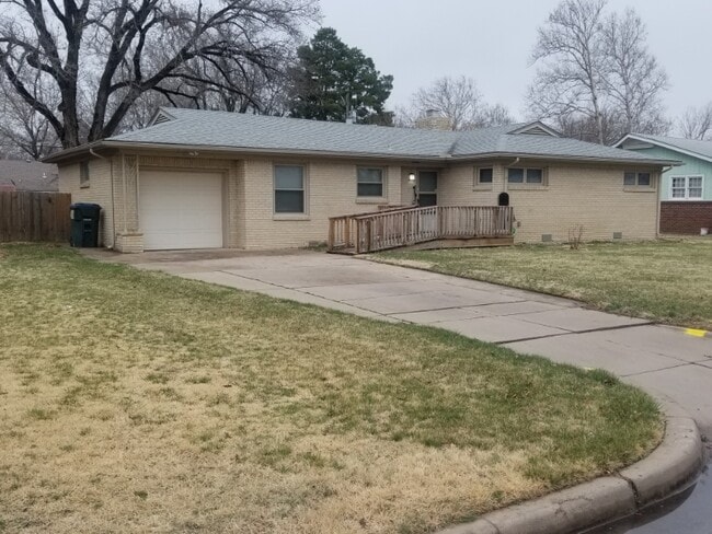 Photo - 2440 N Riverlawn Dr House