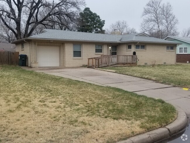 Building Photo - 2440 N Riverlawn Dr Rental