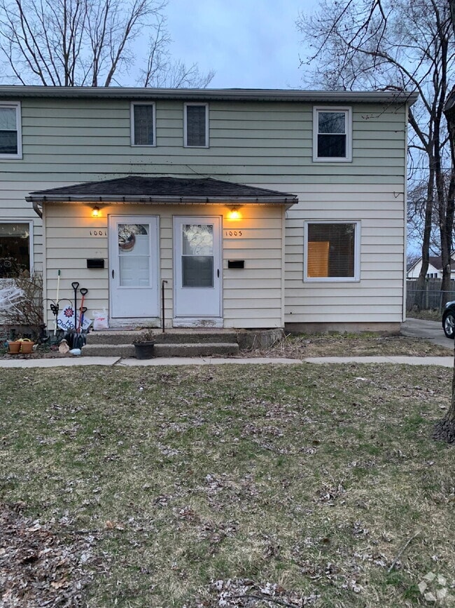 Building Photo - 2 Bedroom Duplex $1100/Month Rental
