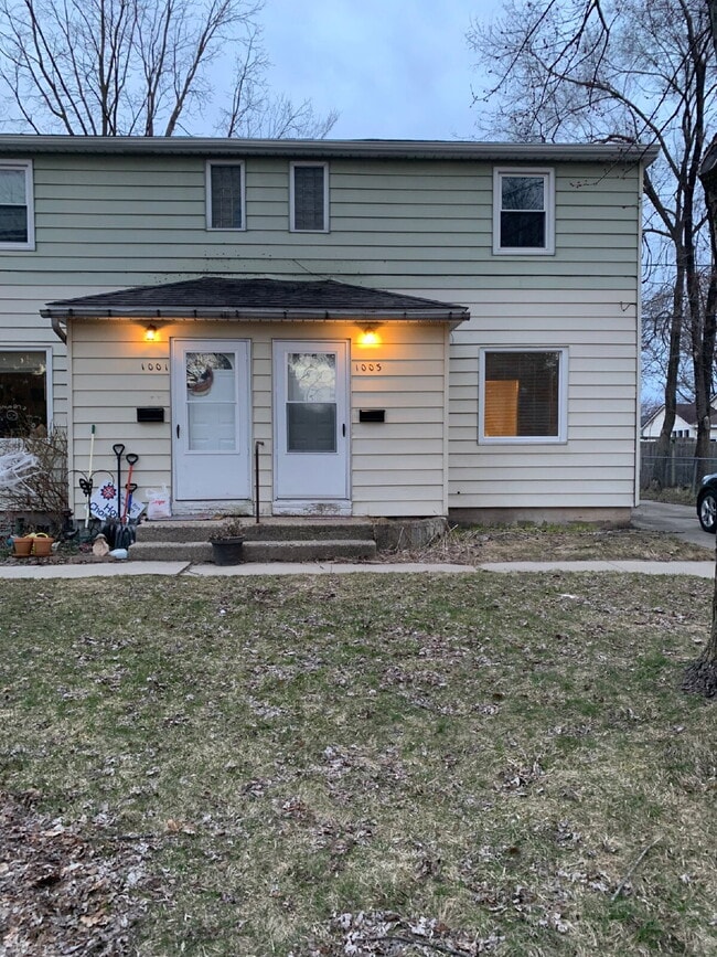 2 Bedroom Duplex $1100/Month - 2 Bedroom Duplex $1100/Month Apartment