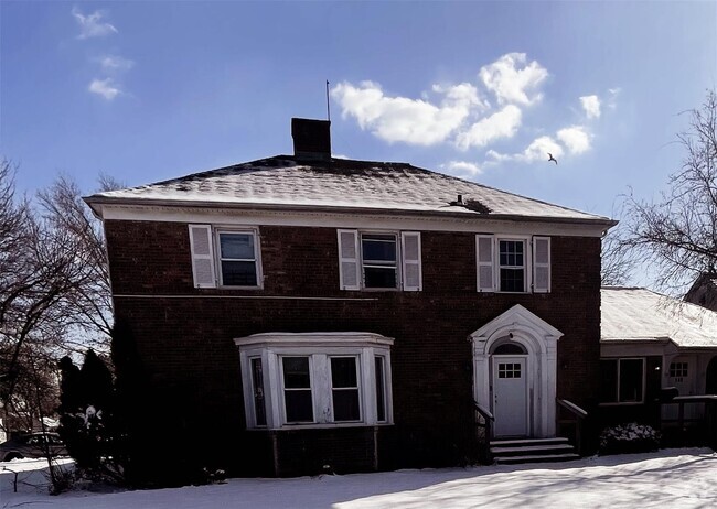 Building Photo - 560 Front St Rental