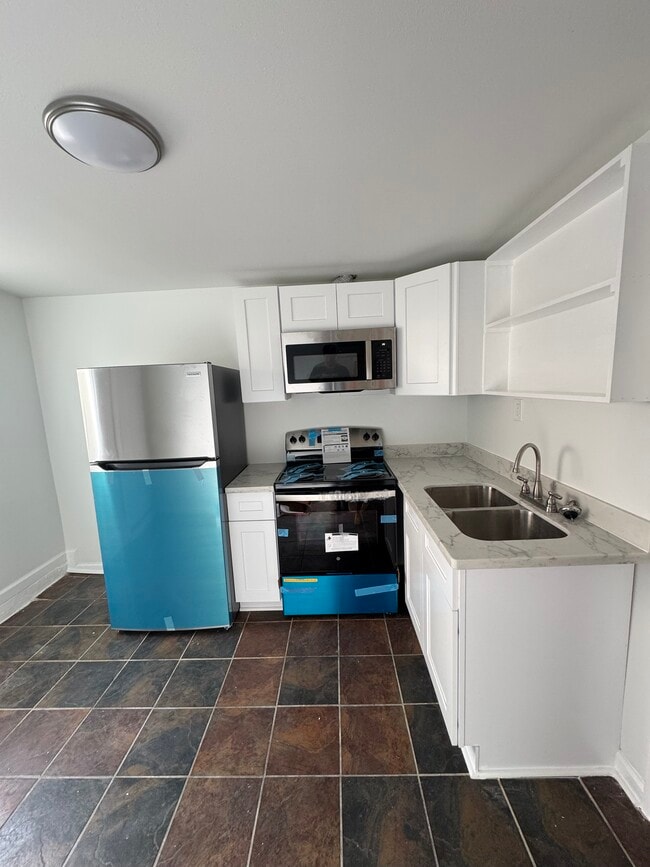 Building Photo - 4223 S Carrollton Ave Rental