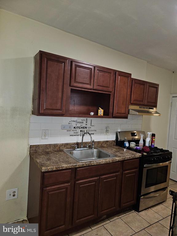 Photo - 3050 N Sydenham St