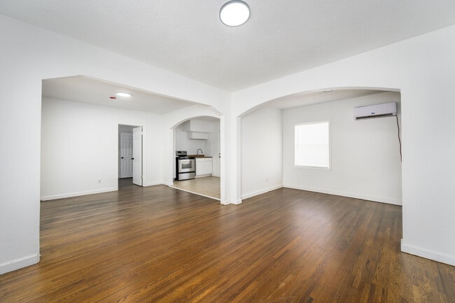 Photo - 826 N Oliver St Unit 2
