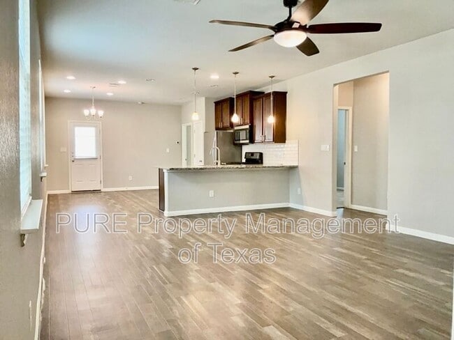 Photo - 128 Earl Keen St