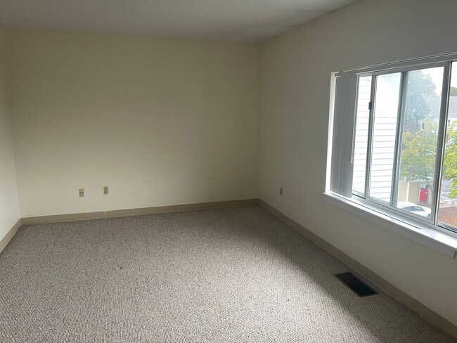 Photo - DUPLEX TOWN HOUSE W 2 PORCHES , DECK, POOL, LAUNDRY IN UNIT CENTRAL AC Have a look!!!