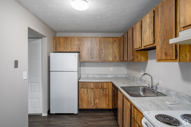 1BR, 1BA - 745SF - Kitchen