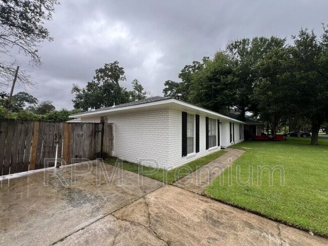 Photo - 464 Wilton Dr