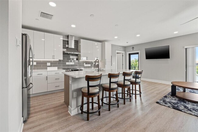 Photo - 12400 Capri Cir N Unidad A