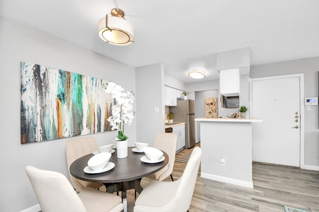 Photo - 2701 W Bellfort Ave Unidad 1001